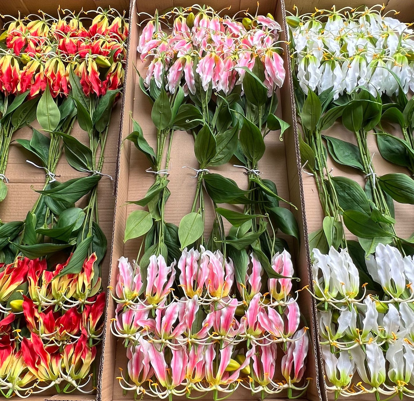 Artificial 3-headed flame lily