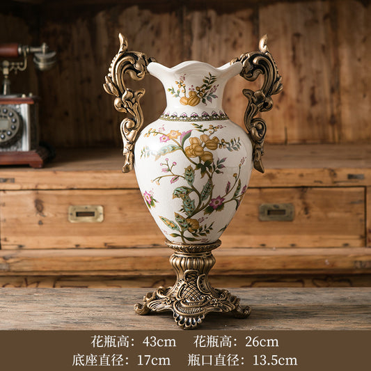 Chinese  Elegant Ceramic Vase