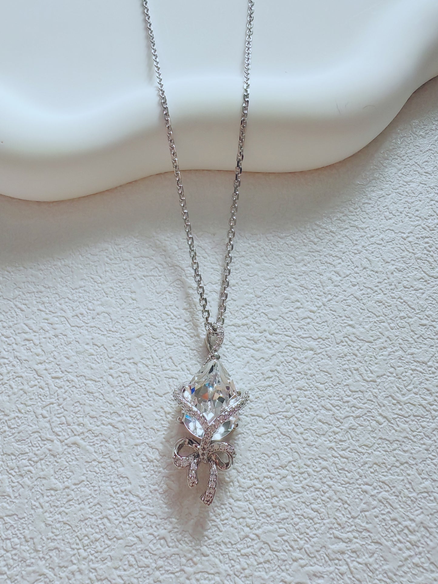 Crystal Leaf Elegance Pendant Necklace