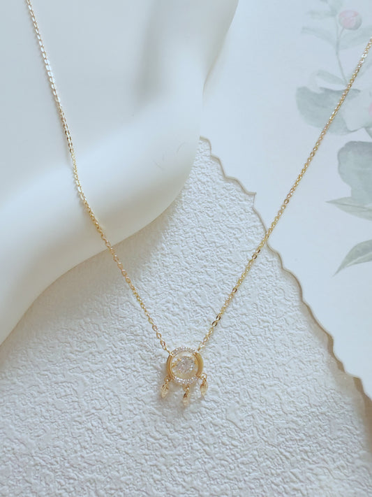 Elegant Gold Dreamcatcher Pendant Necklace – Dainty Crystal Charm Jewelry for Women
