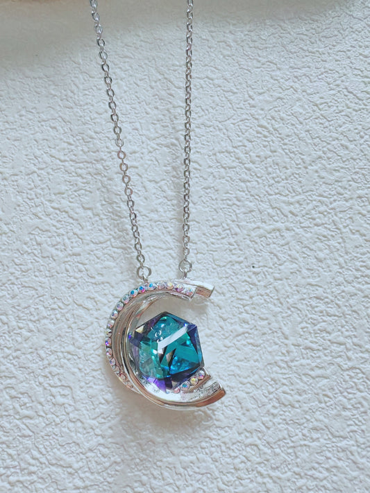 Elegant Crescent Moon Pendant Necklace