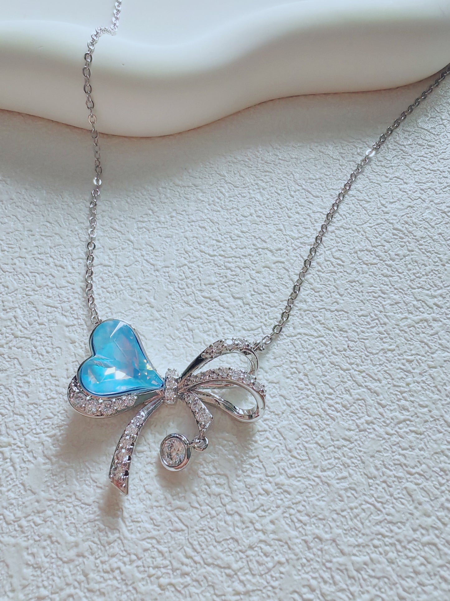 Sparkling Blue Heart Bow Necklace – Elegant Crystal Pendant Jewelry for Women