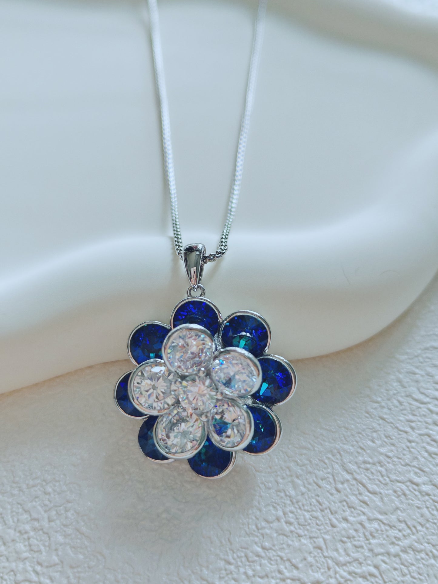 Immitation Sapphire And Diamond Flower neckless