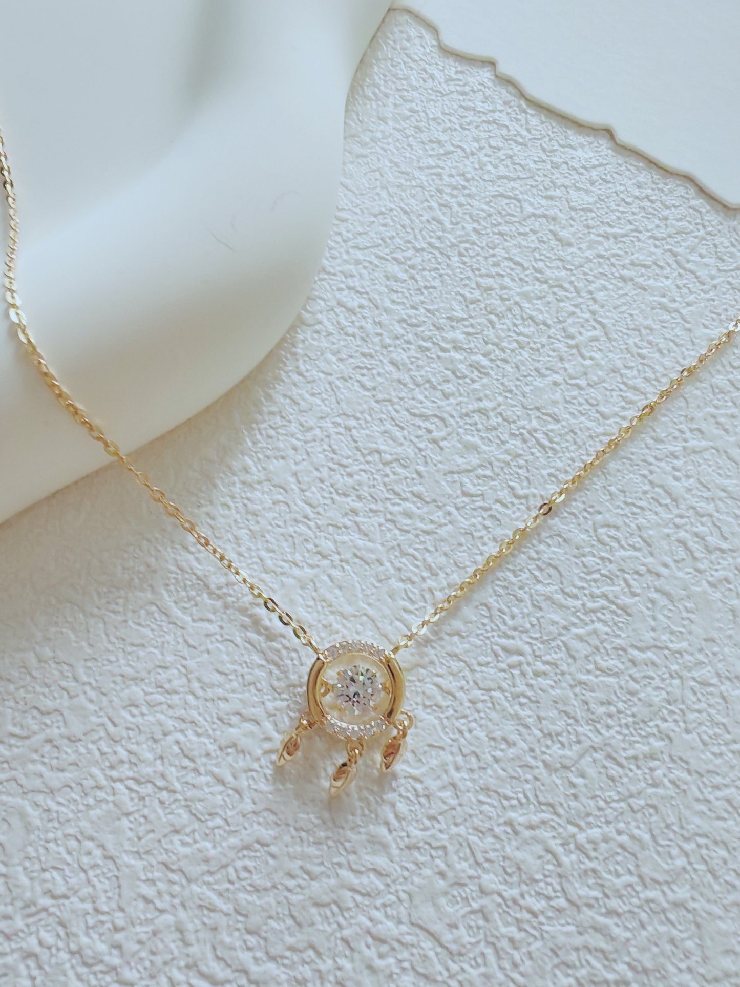 Elegant Gold Dreamcatcher Pendant Necklace – Dainty Crystal Charm Jewelry for Women