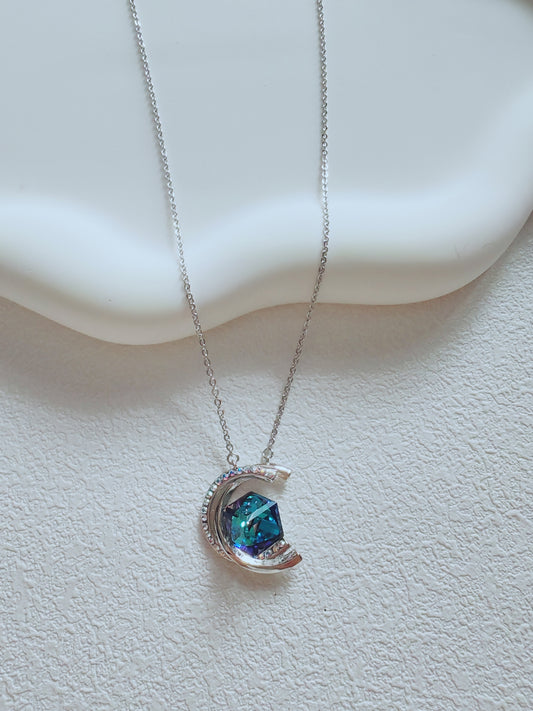 Elegant Crescent Moon Pendant Necklace