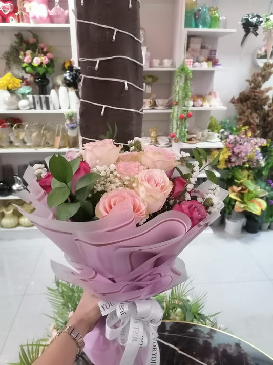 Pinkie Flower Champagne Roses Bouquet