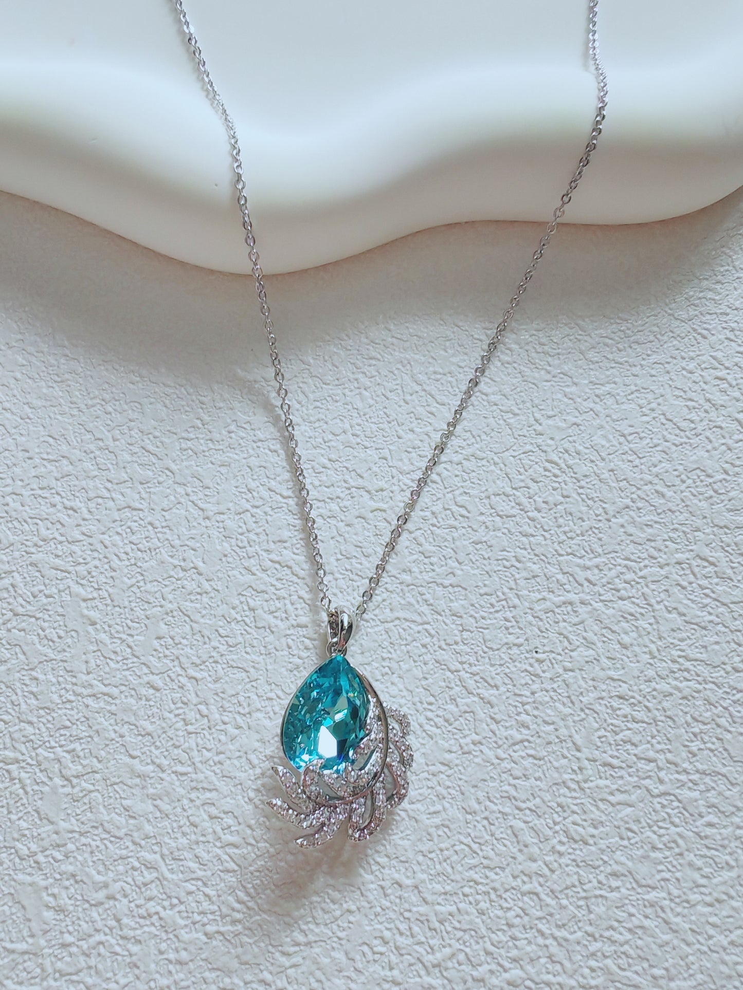 Teardrop Blue Crystal Leaf Pendant Necklace